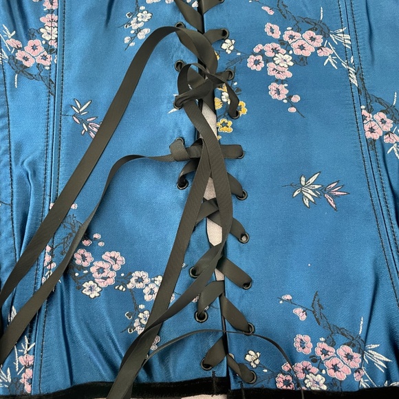 NWT: Blue Brocade Rear Lace Up Corset w/ Match Thong & Garter Belts - Picture 3 of 9